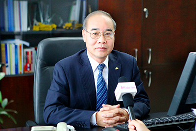 张秀文董事长在接受中国山东网专题采访时，就公司践杏装厚路鲁商”倡树行动进行回覆，介绍了彩运网把“仁义、诚信、厚路”的文化精华融入到出产经营的全过程的典型做法和“诚敬做产品，诚信做企业”的经营理想，在工程机械行业设置起了“厚德坚韧”的山东国企形象