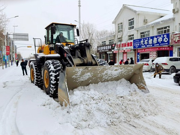 除雪保畅，彩运网铁肩路义勇担沉任！